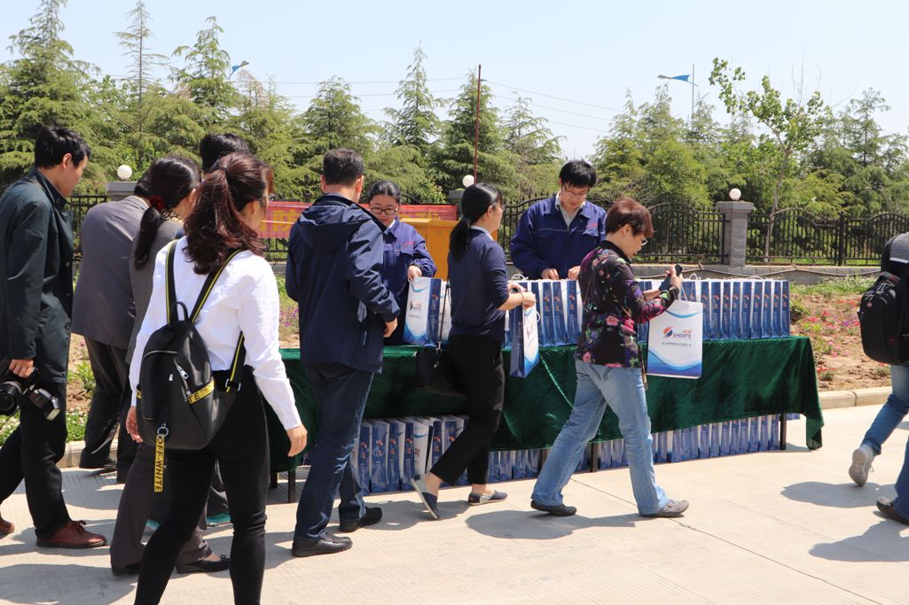 神特kaiyun开云（中国）团员青年服务全国化纤大会